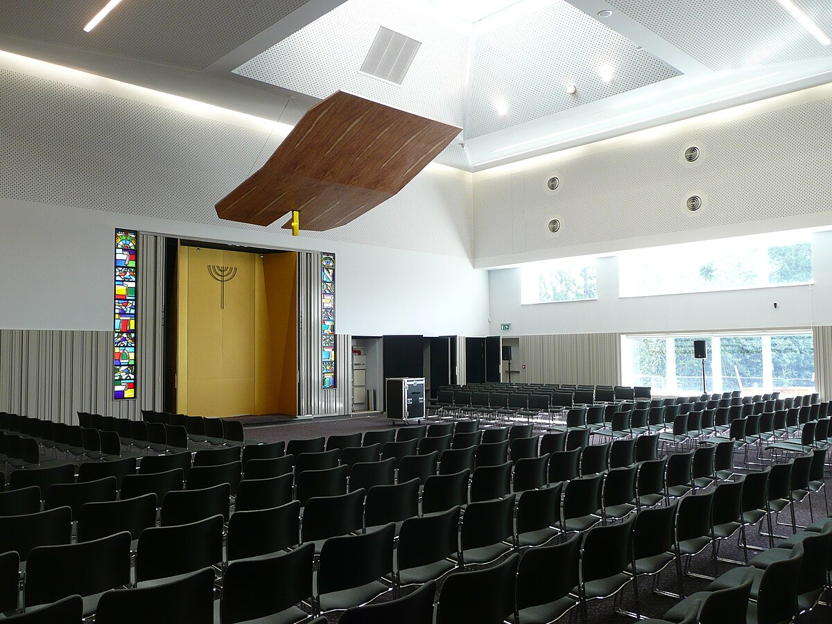 Interior of the New North London Synagogue